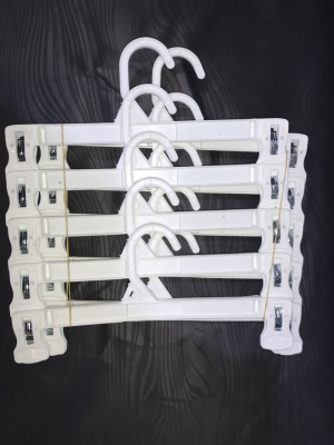 MÓC QUẦN ÁO BẰNG NHỰA