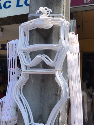 MÓC QUẦN ÁO BẰNG NHỰA