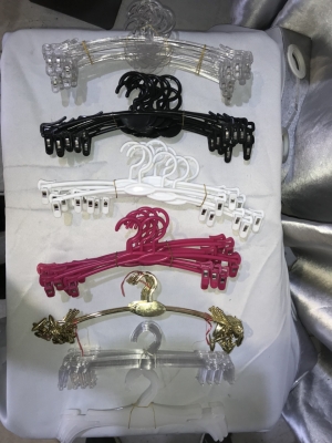 MÓC QUẦN ÁO BẰNG NHỰA