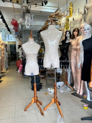 Manocanh Bán Thân Nam Không Tay Có Đùi Màu Trắng 01